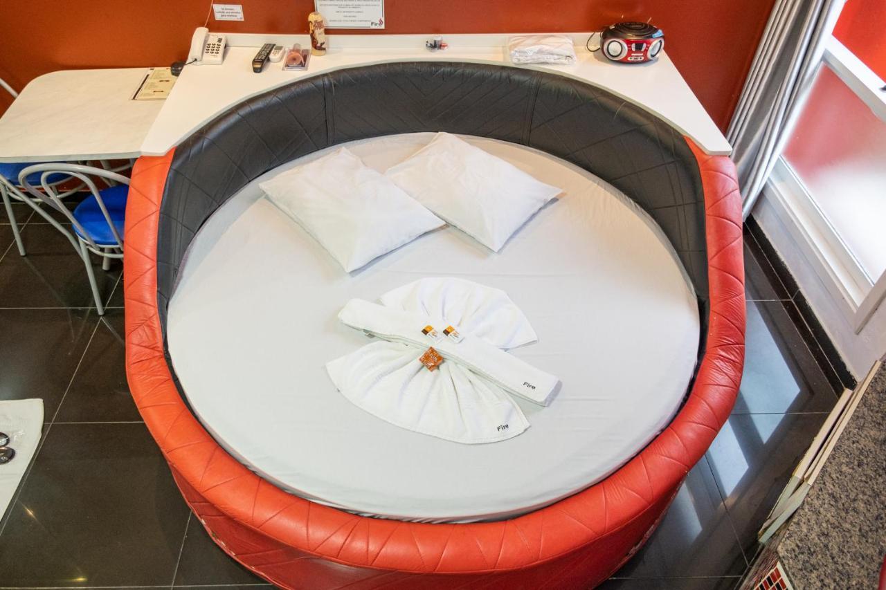 נובו המבורגו Fire Motel מראה חיצוני תמונה