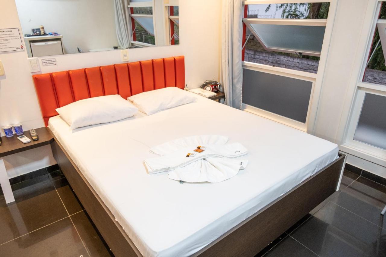 נובו המבורגו Fire Motel מראה חיצוני תמונה