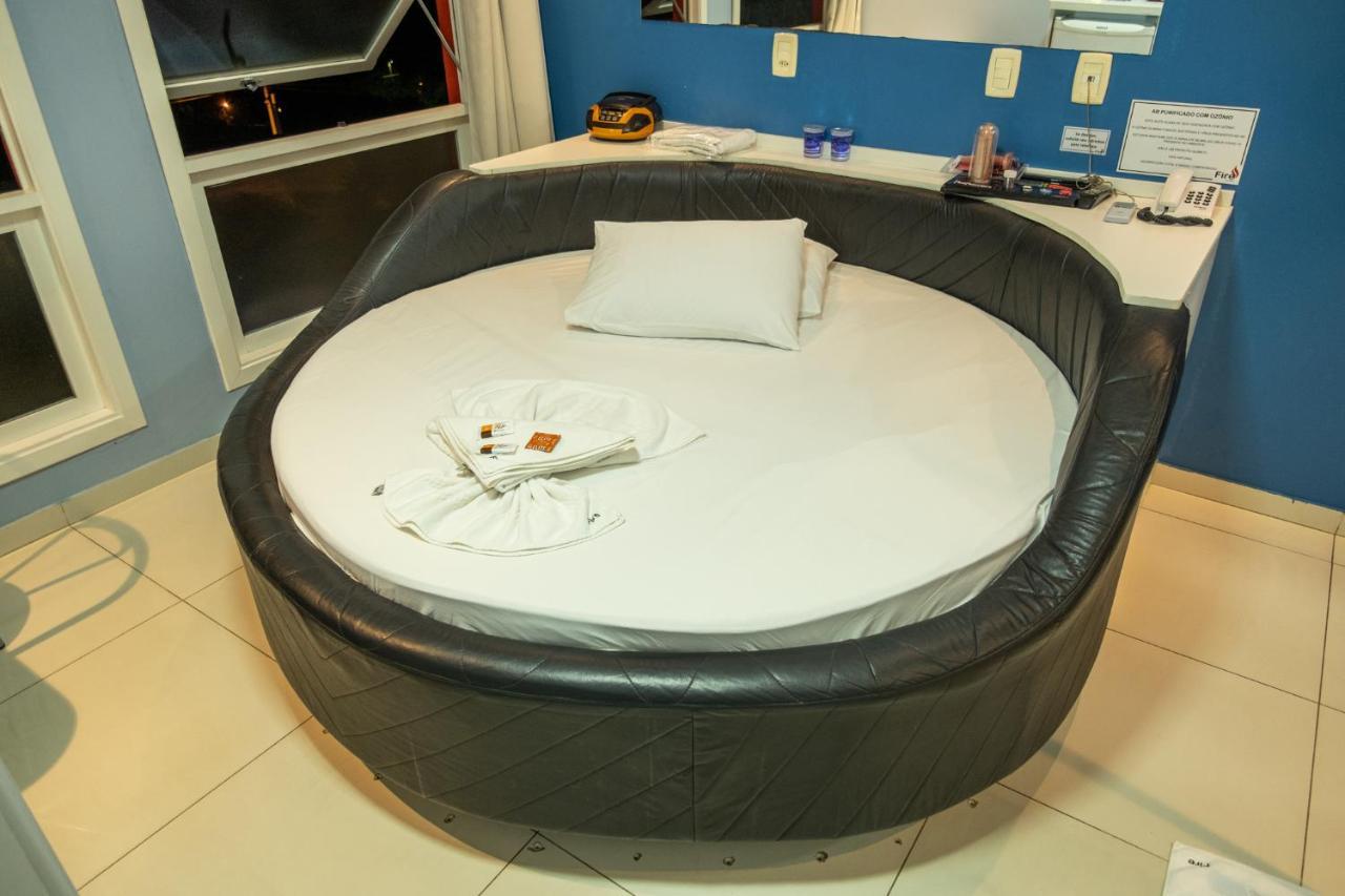 נובו המבורגו Fire Motel מראה חיצוני תמונה